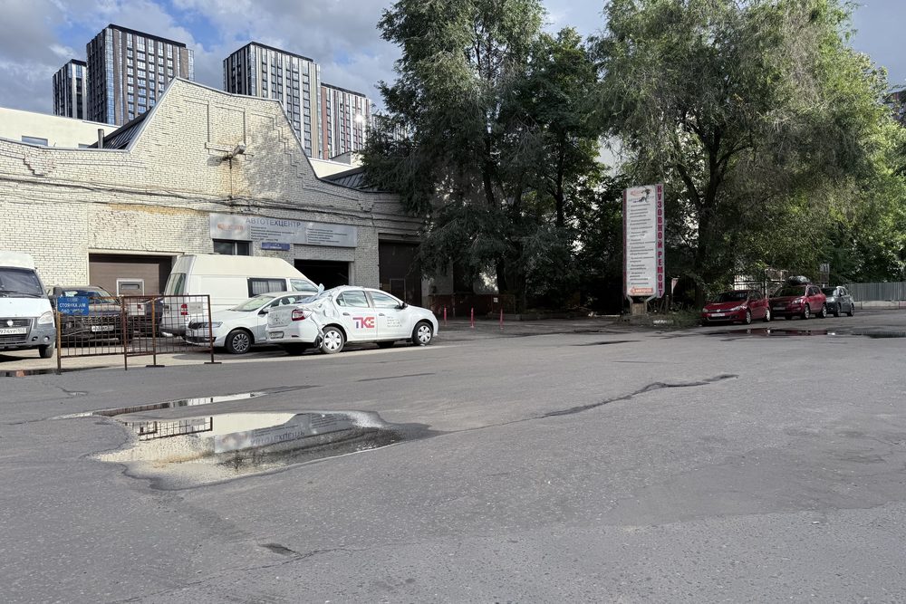 Парковка у сервиса